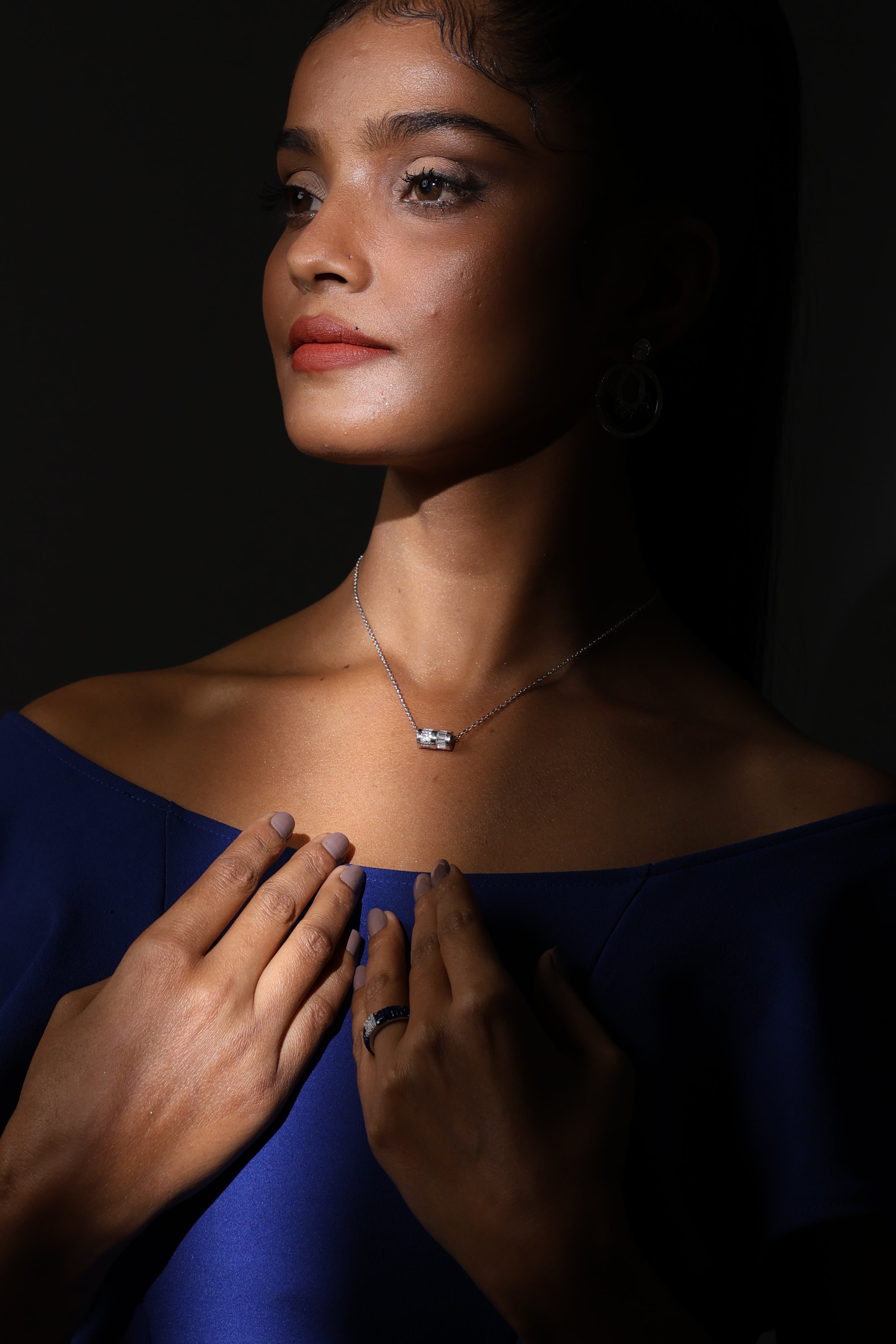 Gleaming Cylindrical Necklace