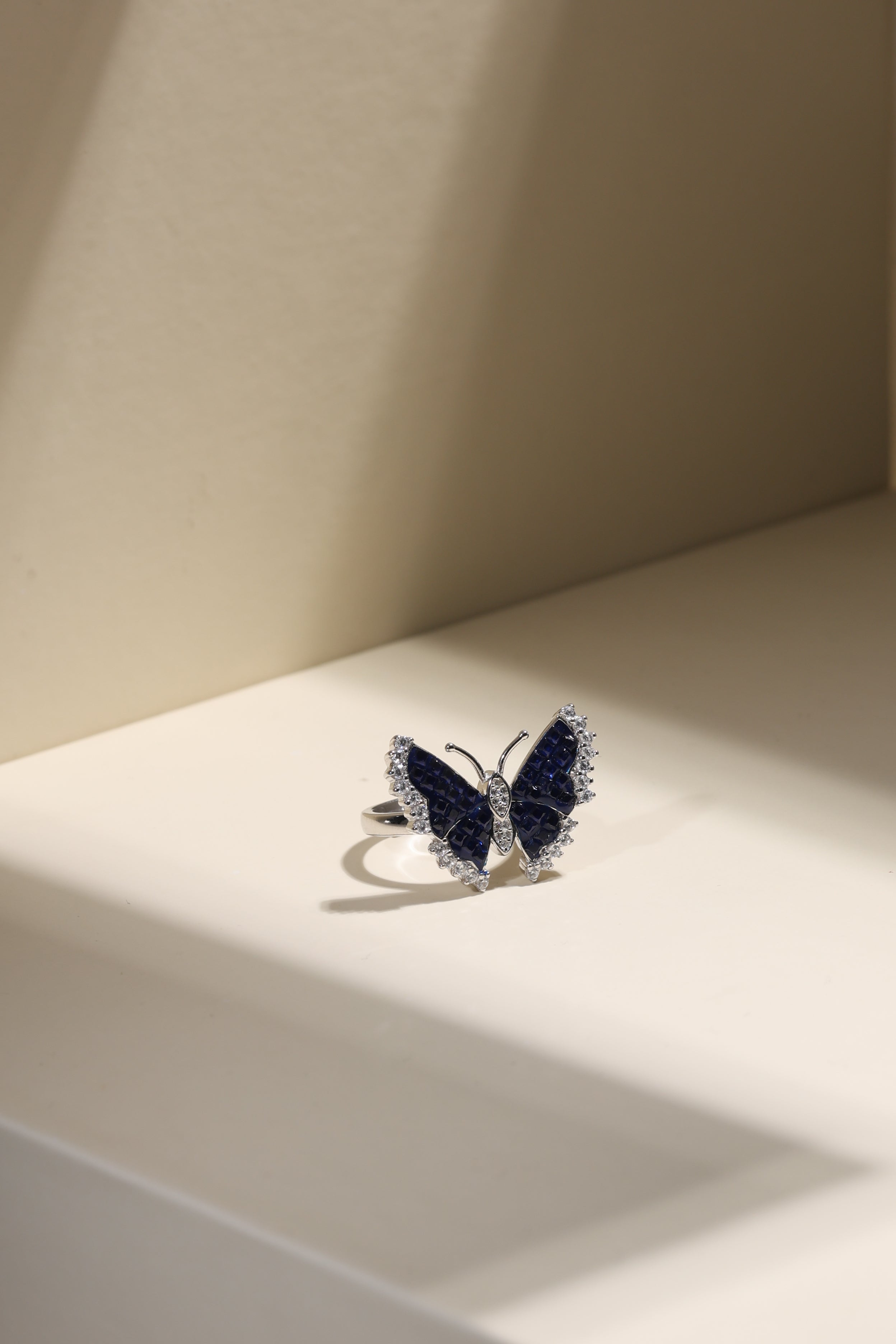 Emerald Glamourfly Ring