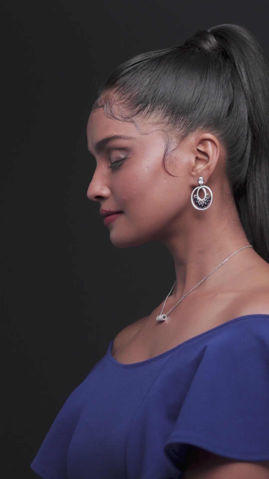 Gleaming Cylindrical Necklace